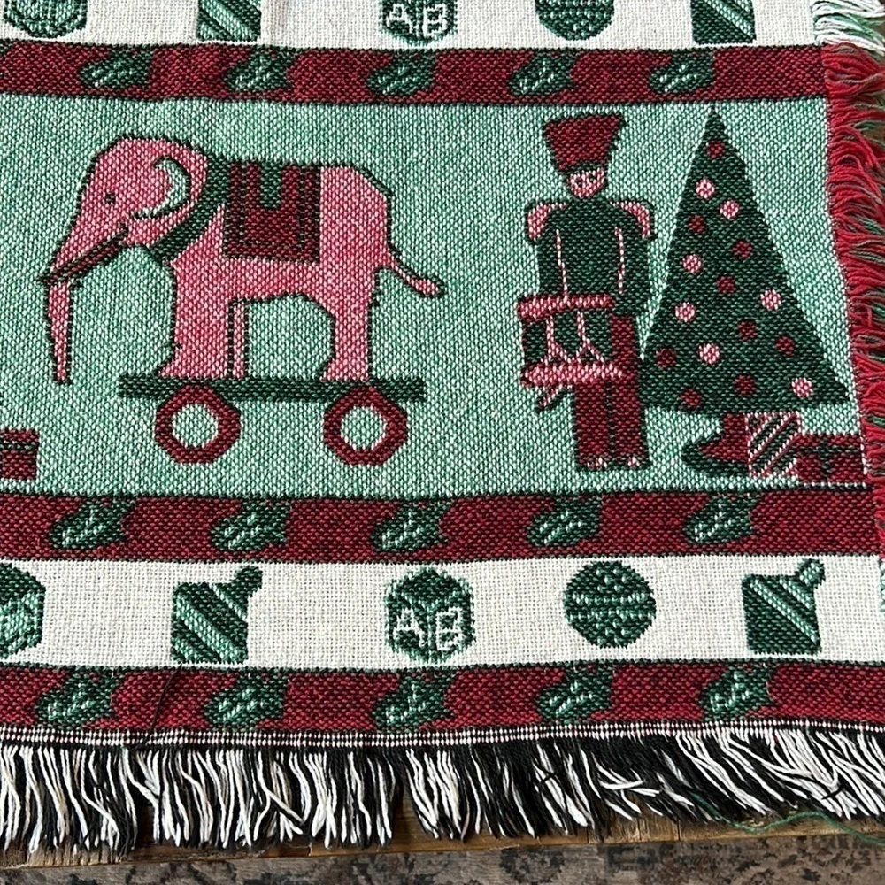 Manual Woodworkers Weavers 1993 Christmas Throw